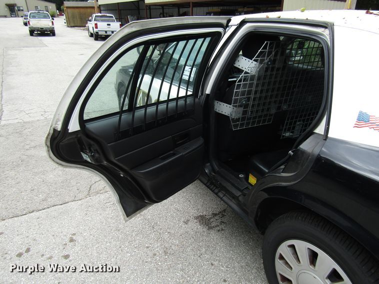 image for item DG8054 2011 Ford Crown Victoria Police Interceptor