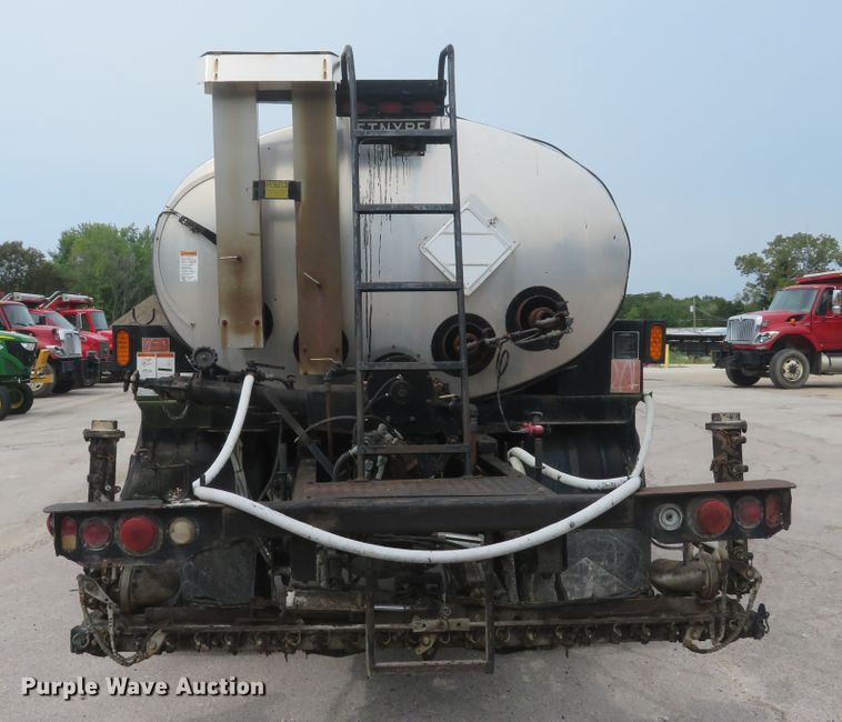 image for item DH1502 1994 Chevrolet Kodiak C6500 oil distribution truck