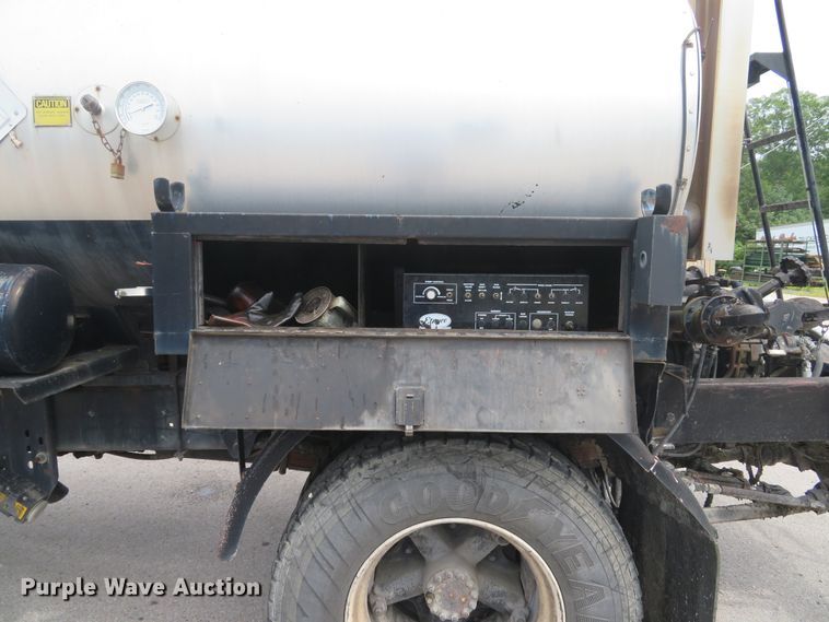 image for item DH1502 1994 Chevrolet Kodiak C6500 oil distribution truck