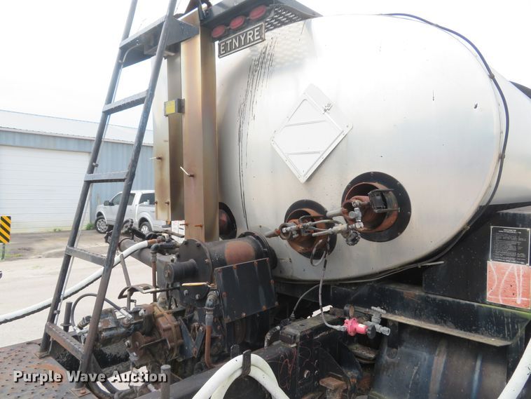 image for item DH1502 1994 Chevrolet Kodiak C6500 oil distribution truck