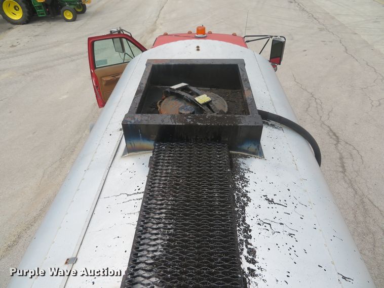 image for item DH1502 1994 Chevrolet Kodiak C6500 oil distribution truck