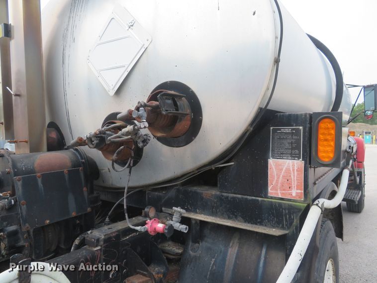 image for item DH1502 1994 Chevrolet Kodiak C6500 oil distribution truck