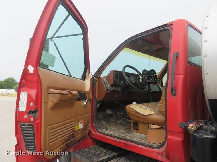 image for item DH1502 1994 Chevrolet Kodiak C6500 oil distribution truck