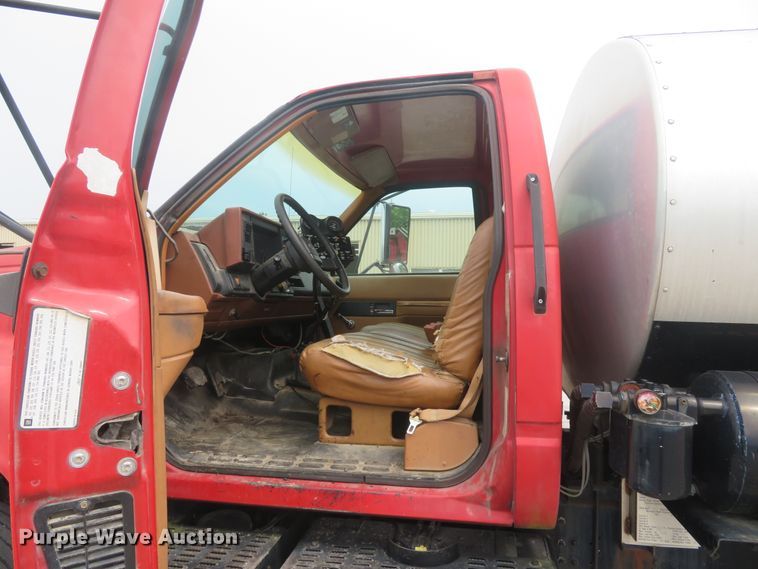 image for item DH1502 1994 Chevrolet Kodiak C6500 oil distribution truck