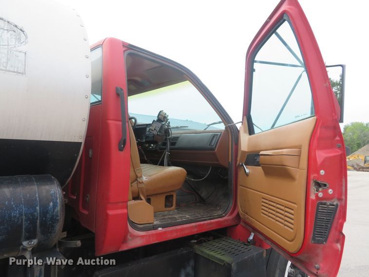 image for item DH1502 1994 Chevrolet Kodiak C6500 oil distribution truck