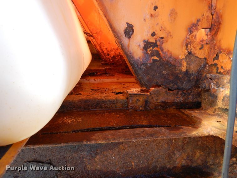 image for item DH1527 2009 GMC C8500 dump truck