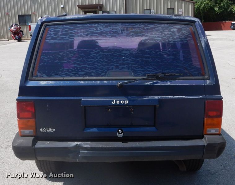 image for item DH2008 1996 Jeep Cherokee SUV