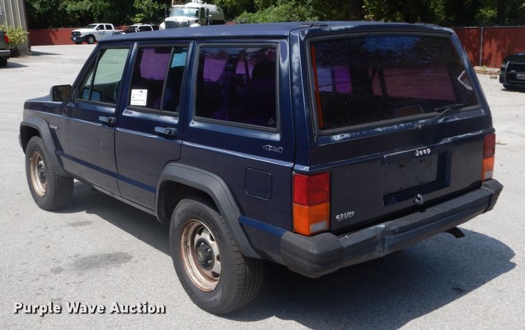 image for item DH2008 1996 Jeep Cherokee SUV