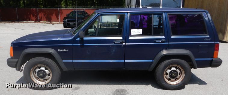 image for item DH2008 1996 Jeep Cherokee SUV