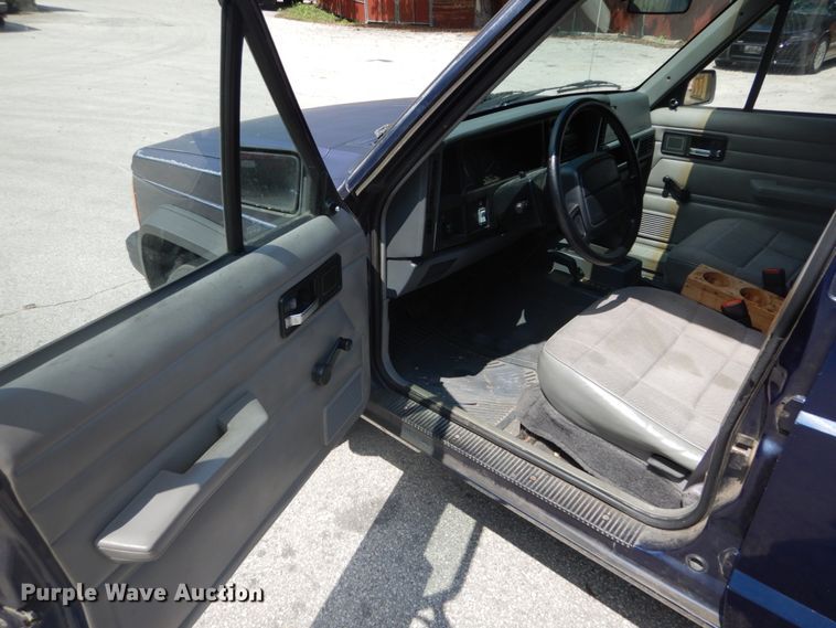 image for item DH2008 1996 Jeep Cherokee SUV