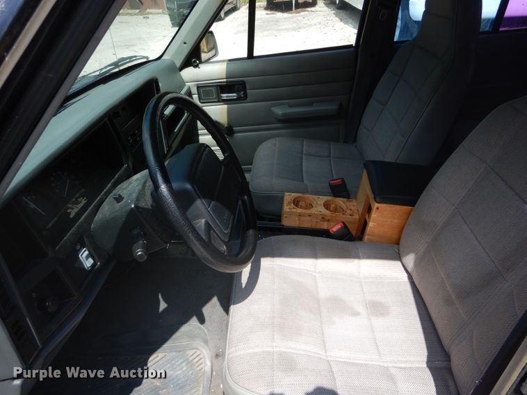 image for item DH2008 1996 Jeep Cherokee SUV