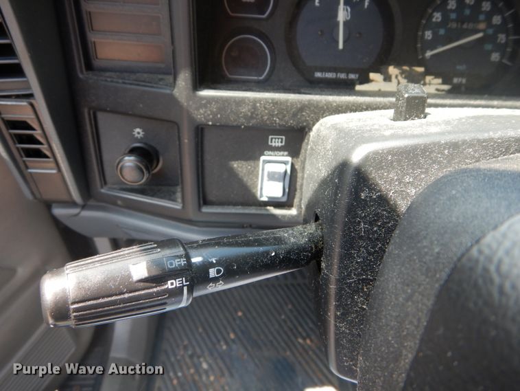 image for item DH2008 1996 Jeep Cherokee SUV