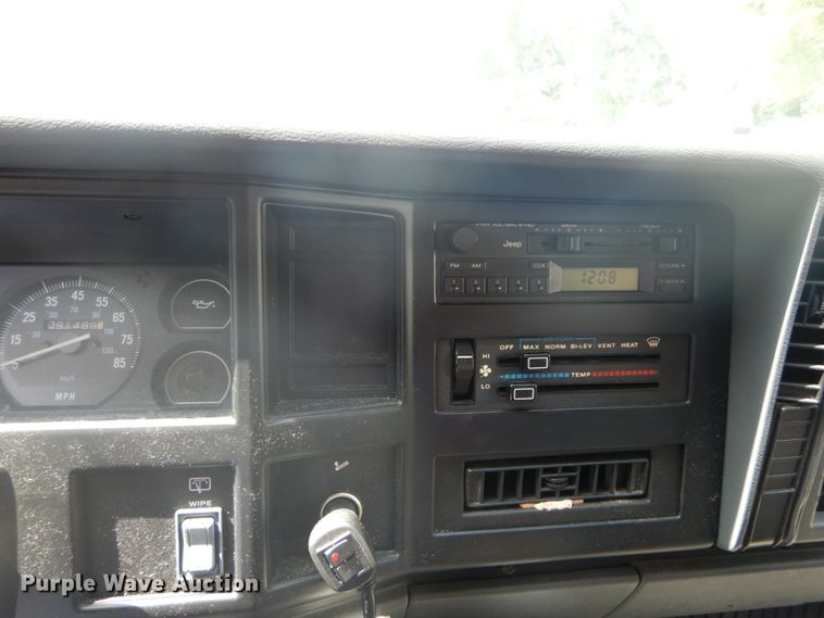 image for item DH2008 1996 Jeep Cherokee SUV