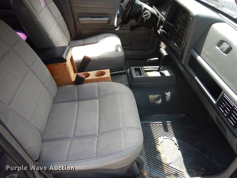 image for item DH2008 1996 Jeep Cherokee SUV