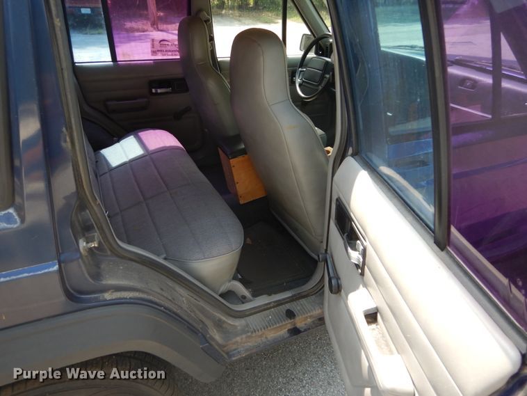 image for item DH2008 1996 Jeep Cherokee SUV