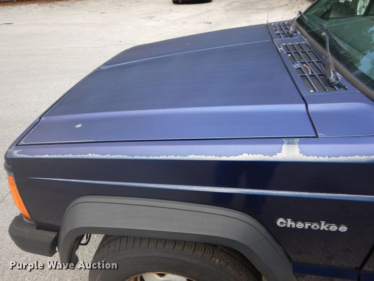 image for item DH2008 1996 Jeep Cherokee SUV