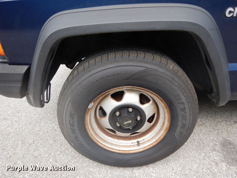 image for item DH2008 1996 Jeep Cherokee SUV