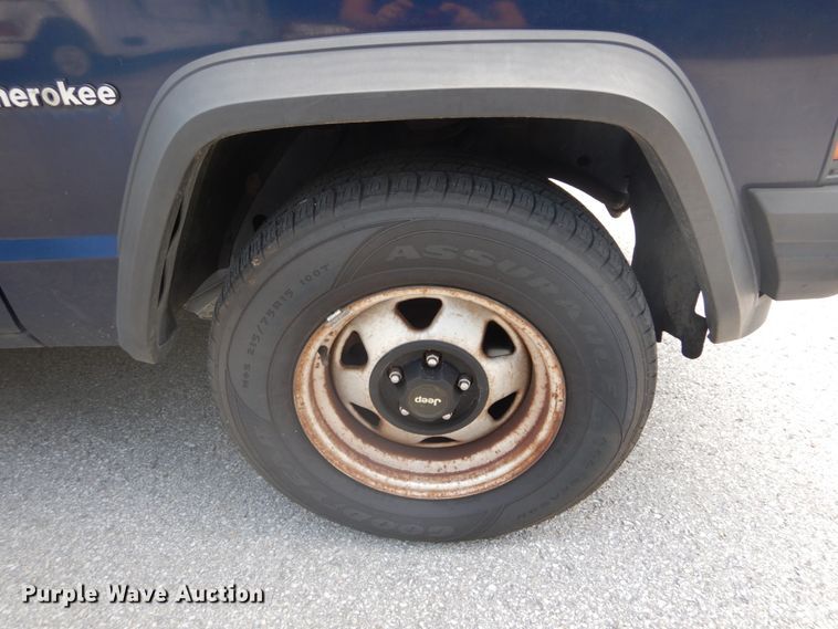 image for item DH2008 1996 Jeep Cherokee SUV