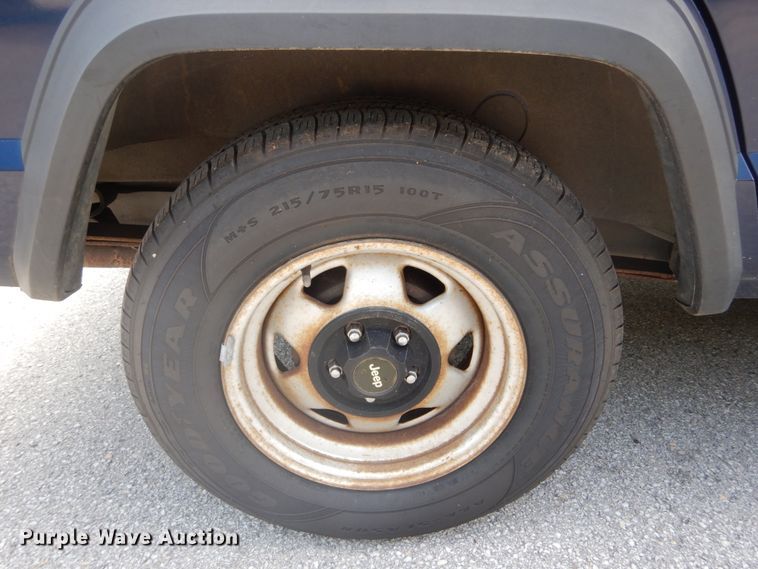 image for item DH2008 1996 Jeep Cherokee SUV