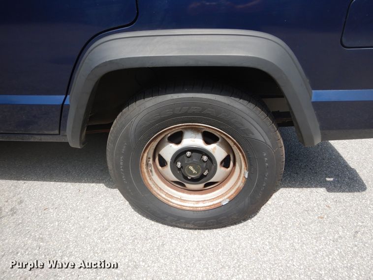 image for item DH2008 1996 Jeep Cherokee SUV