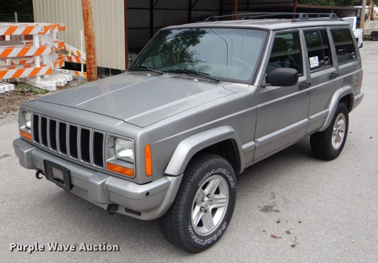 image for item DH2013 2001 Jeep Cherokee SUV