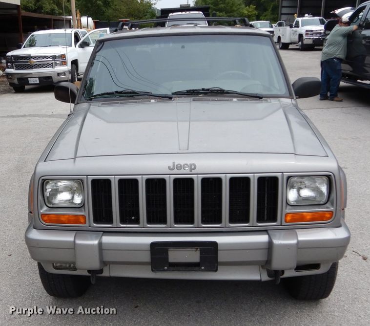 image for item DH2013 2001 Jeep Cherokee SUV