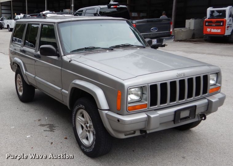 image for item DH2013 2001 Jeep Cherokee SUV
