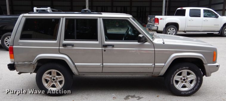 image for item DH2013 2001 Jeep Cherokee SUV