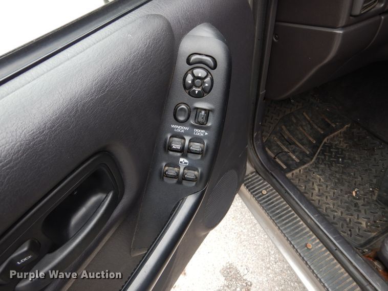 image for item DH2013 2001 Jeep Cherokee SUV