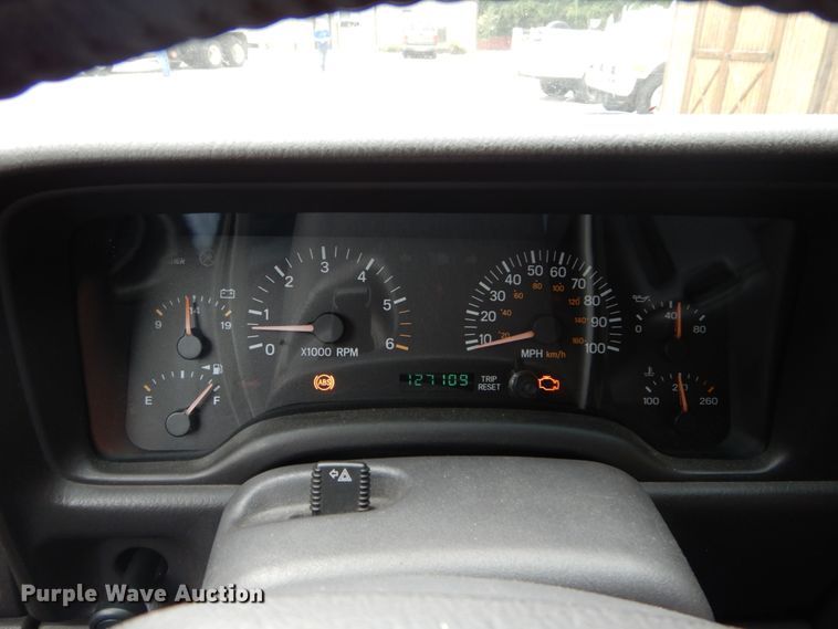 image for item DH2013 2001 Jeep Cherokee SUV