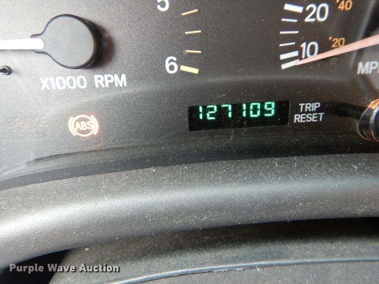 image for item DH2013 2001 Jeep Cherokee SUV