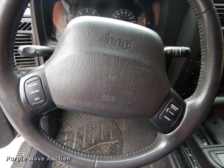 image for item DH2013 2001 Jeep Cherokee SUV
