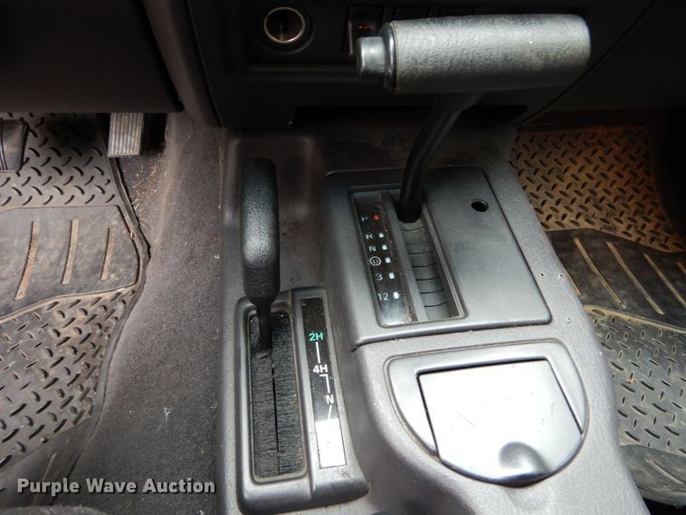 image for item DH2013 2001 Jeep Cherokee SUV