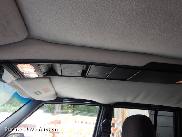 image for item DH2013 2001 Jeep Cherokee SUV