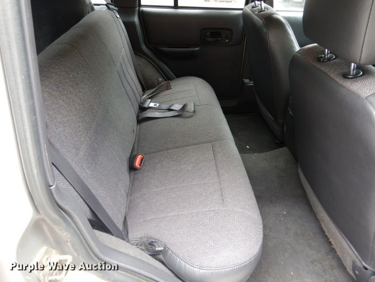 image for item DH2013 2001 Jeep Cherokee SUV