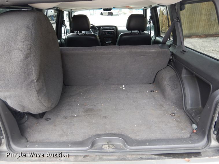 image for item DH2013 2001 Jeep Cherokee SUV