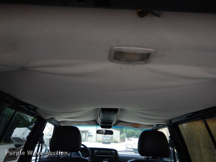 image for item DH2013 2001 Jeep Cherokee SUV