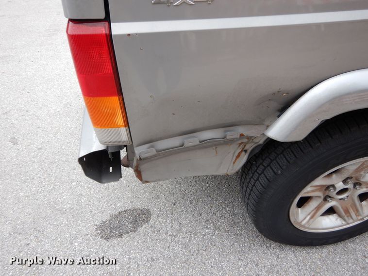 image for item DH2013 2001 Jeep Cherokee SUV