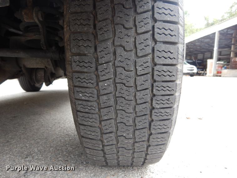 image for item DH2013 2001 Jeep Cherokee SUV