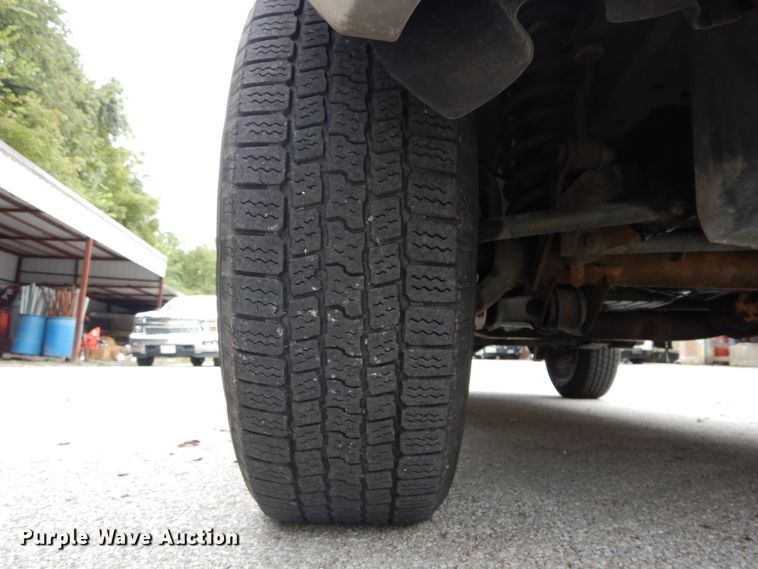 image for item DH2013 2001 Jeep Cherokee SUV