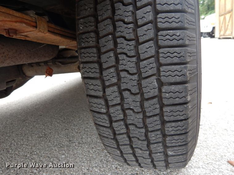 image for item DH2013 2001 Jeep Cherokee SUV