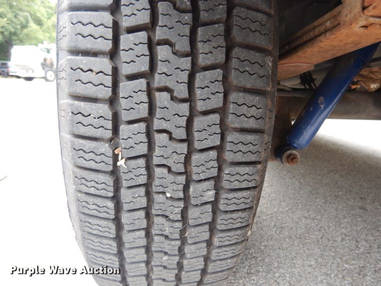 image for item DH2013 2001 Jeep Cherokee SUV