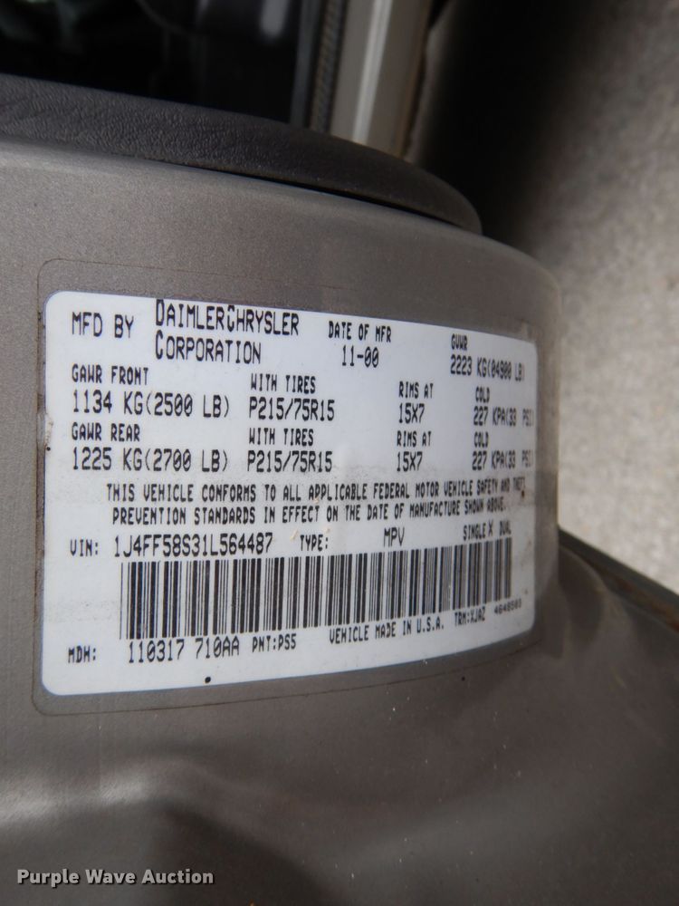 image for item DH2013 2001 Jeep Cherokee SUV