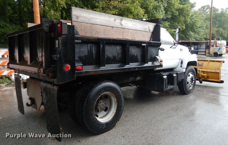 image for item DH2016 2001 Chevrolet C7500 dump truck