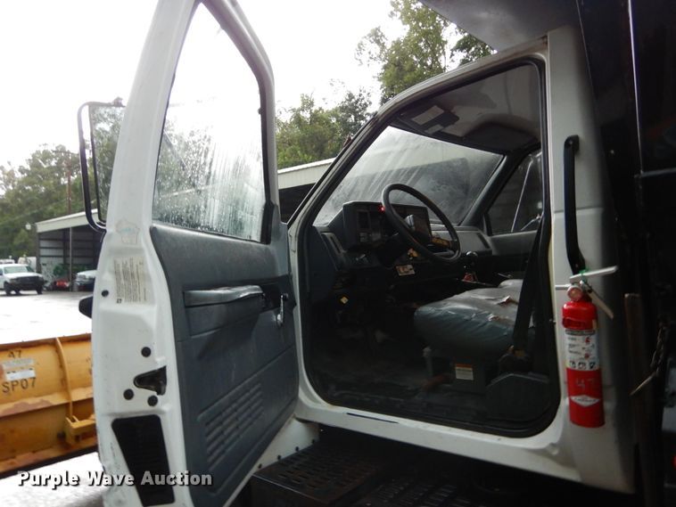 image for item DH2016 2001 Chevrolet C7500 dump truck