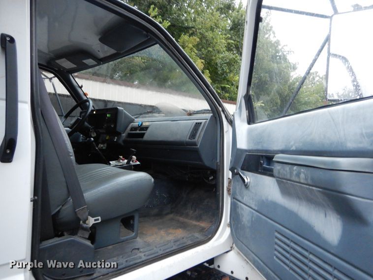 image for item DH2016 2001 Chevrolet C7500 dump truck