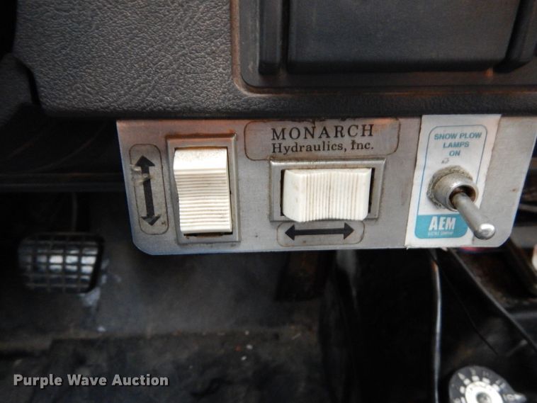 image for item DH2016 2001 Chevrolet C7500 dump truck