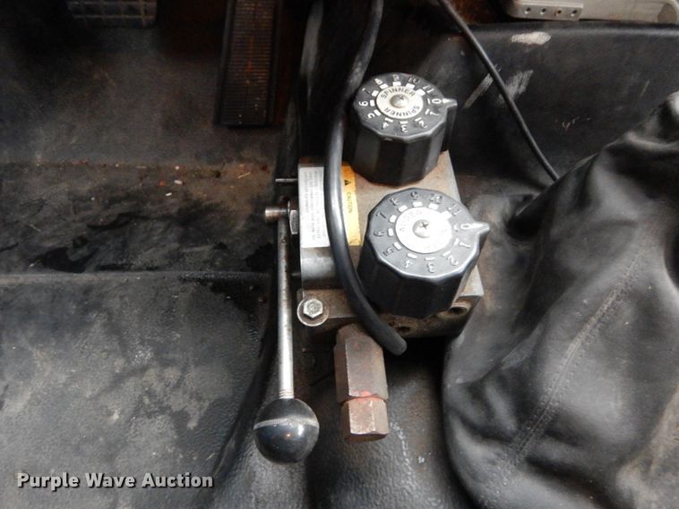 image for item DH2016 2001 Chevrolet C7500 dump truck