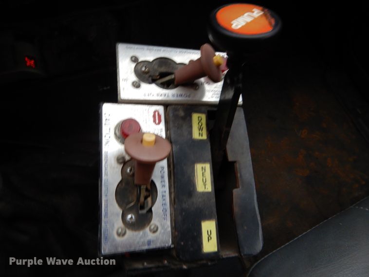 image for item DH2016 2001 Chevrolet C7500 dump truck