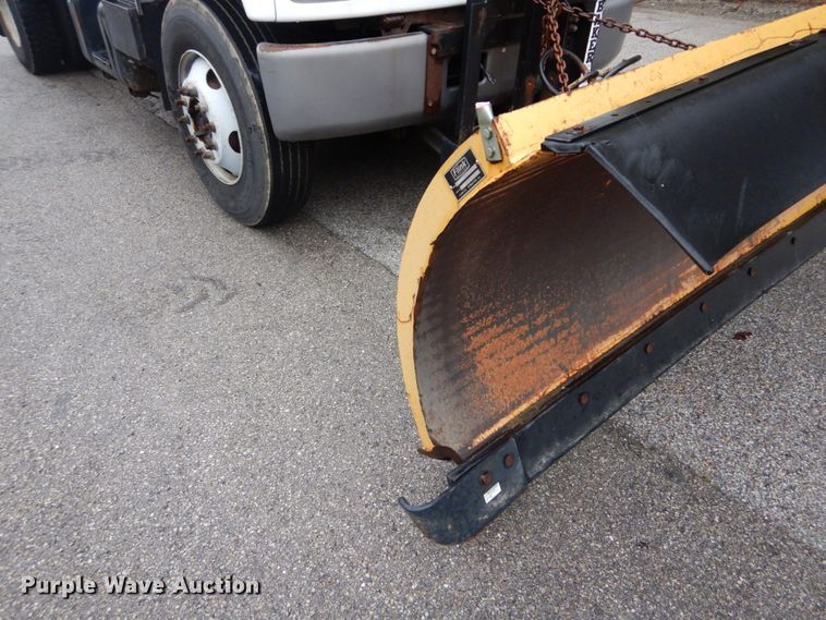 image for item DH2016 2001 Chevrolet C7500 dump truck